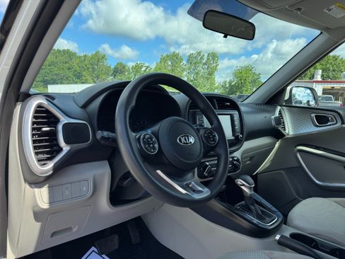 Used 2021 Kia Soul LX FWD image 14
