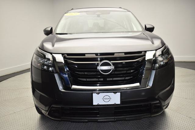 Certified 2025 Nissan Pathfinder SV FWD image 2