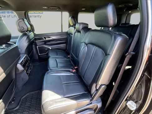 Used 2024 Jeep Wagoneer L Series II w/ Flexible Seating Group AWD/4WD image 27