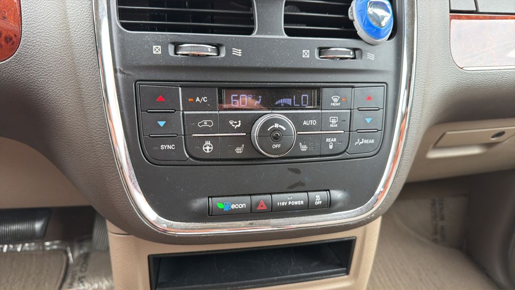 Used 2015 Chrysler Town & Country Touring-L w/ Driver Convenience Group FWD image 28