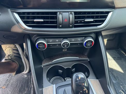 Used 2017 Alfa Romeo Giulia Ti w/ TI Lusso Package AWD/4WD image 19