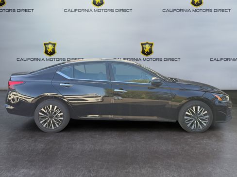 Used 2024 Nissan Altima 2.5 SV AWD/4WD image 6