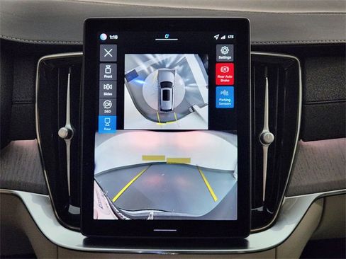 New 2026 Volvo XC90 B6 Ultra image 17