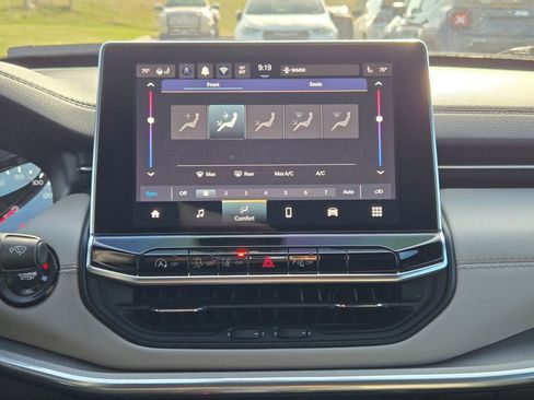 Used 2024 Jeep Compass Limited image 22