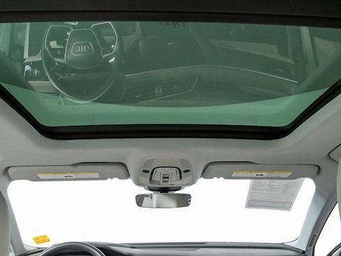 Used 2021 Audi e-tron Prestige w/ Prestige Package image 20