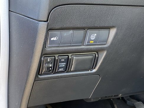 Used 2018 Nissan Armada SL w/ Premium Package image 11