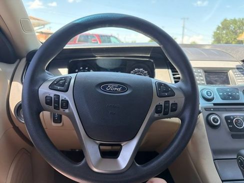 Used 2018 Ford Taurus SE FWD image 17