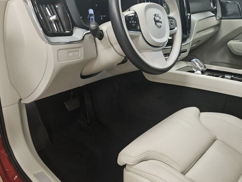 Used 2024 Volvo XC60 T8 Ultimate w/ Climate Package image 43