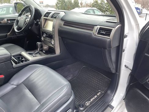 Used 2015 Lexus GX 460 image 10
