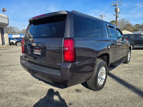 Used 2018 Chevrolet Suburban LT image 5