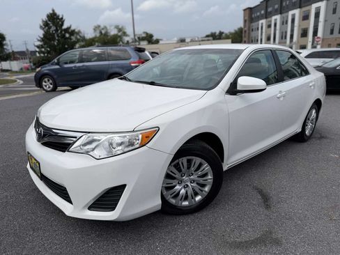 Used 2014 Toyota Camry LE FWD image 3