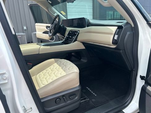 Certified 2025 Nissan Armada Platinum RWD image 34