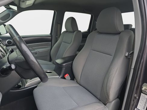 Used 2013 Toyota Tacoma Base image 17