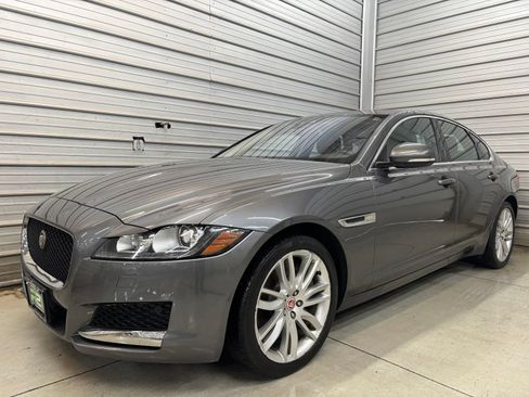 Used 2016 Jaguar XF Prestige AWD/4WD image 2