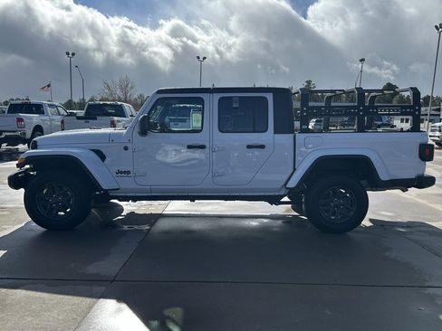 Used 2025 Jeep Gladiator Sport image 6