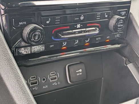 Certified 2024 Jeep Grand Cherokee Limited image 21