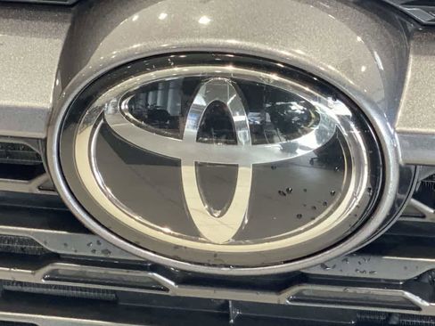 Certified 2021 Toyota RAV4 LE image 10