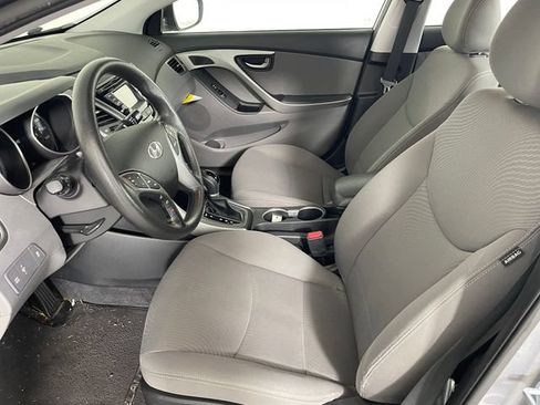 Used 2015 Hyundai Elantra SE w/ Option Group 02 FWD image 2