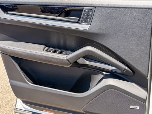Used 2024 Porsche Cayenne AWD/4WD image 41