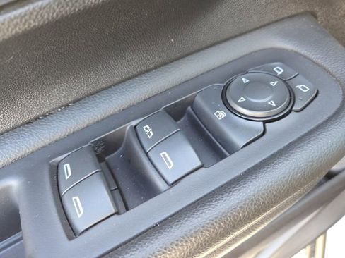 Used 2024 GMC Terrain SLT image 9