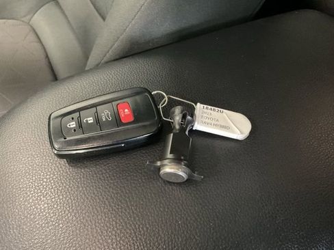 Used 2023 Toyota RAV4 XLE AWD/4WD image 23