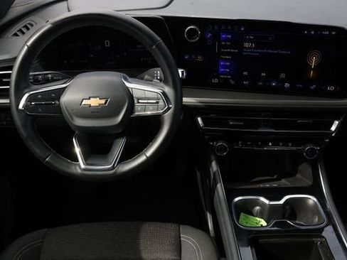 Used 2024 Chevrolet Traverse LT image 11