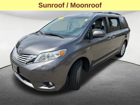 Used 2017 Toyota Sienna XLE Premium image 5