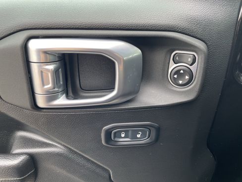 Used 2023 Jeep Gladiator Sport image 13