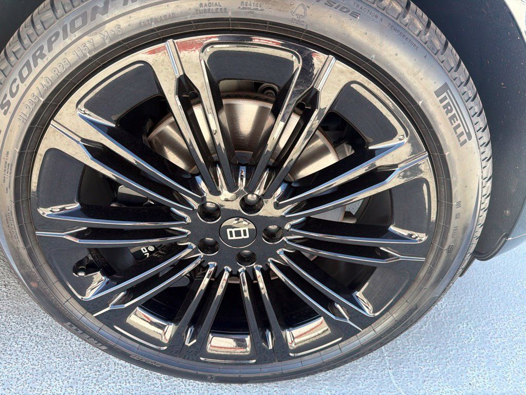 Used 2023 Land Rover Range Rover Long Wheelbase Autobiography AWD/4WD image 3