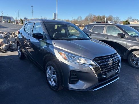 Used 2024 Nissan Kicks S image 3