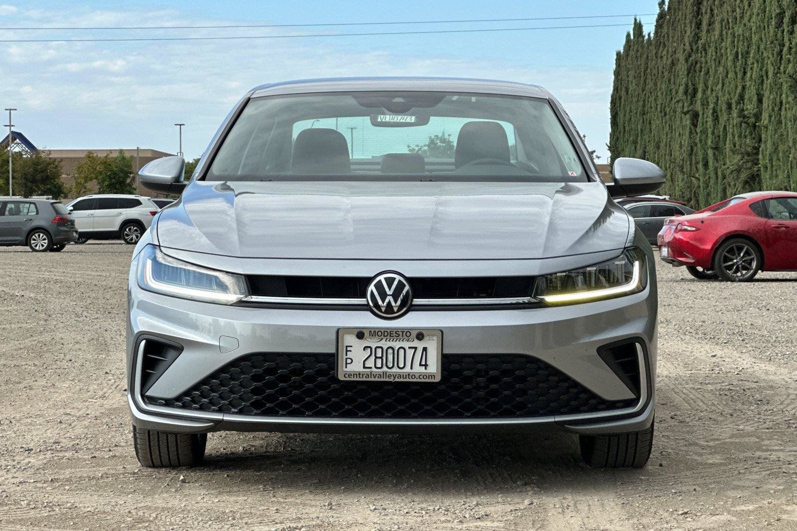 Certified 2025 Volkswagen Jetta SE FWD image 9