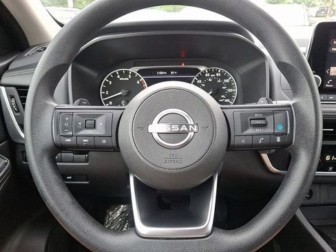 Used 2024 Nissan Rogue SV FWD image 18