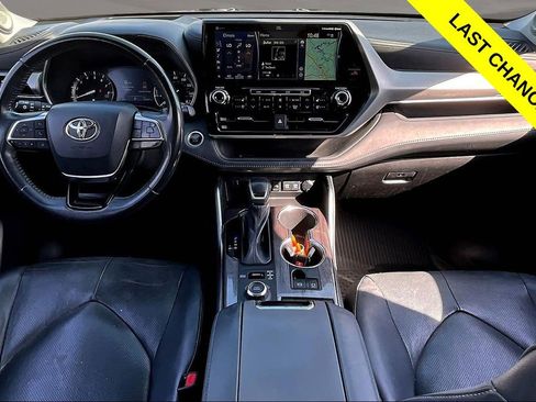 Used 2021 Toyota Highlander Platinum AWD/4WD image 16