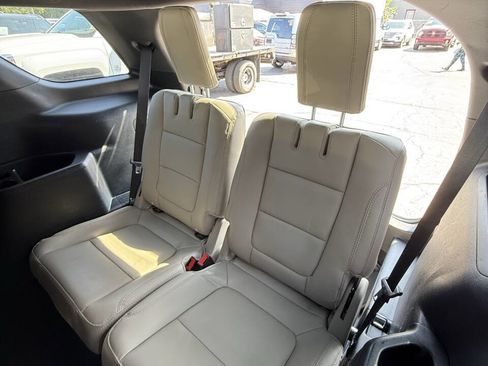 Used 2018 Ford Explorer XLT w/ Equipment Group 202A image 13