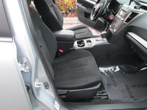Used 2013 Subaru Outback 2.5i Premium AWD/4WD image 9