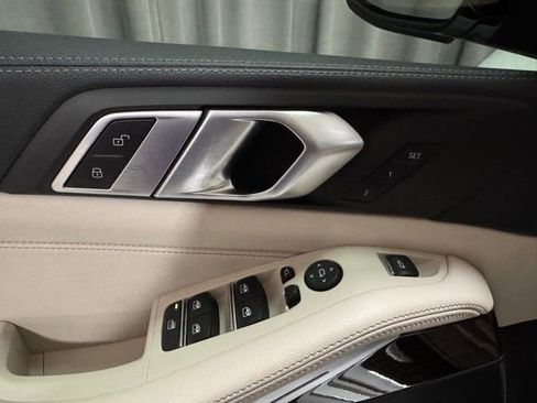 Used 2020 BMW X5 sDrive40i w/ M Sport Package image 14