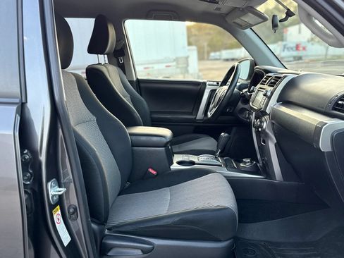 Used 2016 Toyota 4Runner SR5 AWD/4WD image 25
