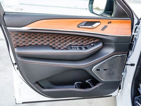 New 2025 Jeep Grand Cherokee Summit image 25