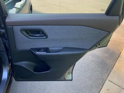 Used 2023 Nissan Rogue S FWD image 33