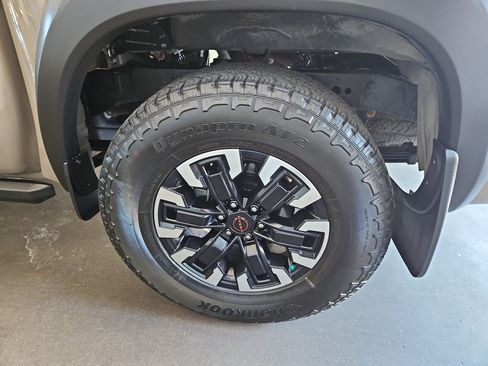 Used 2023 Nissan Frontier 4x4 Crew Cab image 23