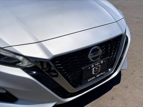 Used 2020 Nissan Altima 2.5 SR w/ Premium Package FWD image 6