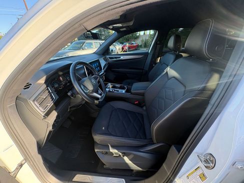 Used 2025 Volkswagen Atlas Cross Sport SE image 29