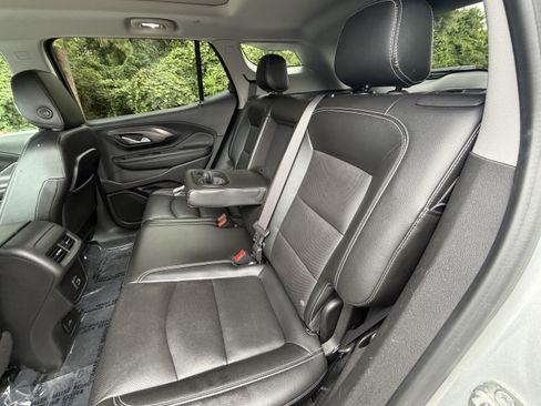Used 2022 GMC Terrain SLT AWD/4WD image 16