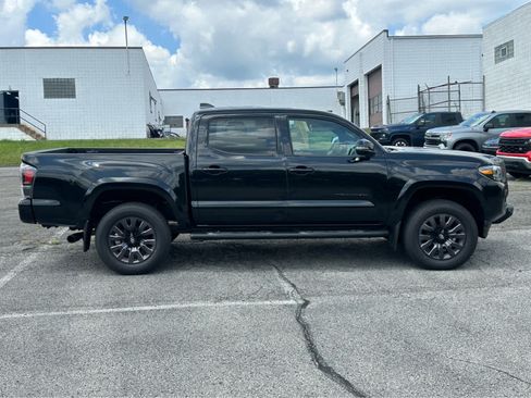 Used 2021 Toyota Tacoma Limited w/ Nightshade Package AWD/4WD image 8