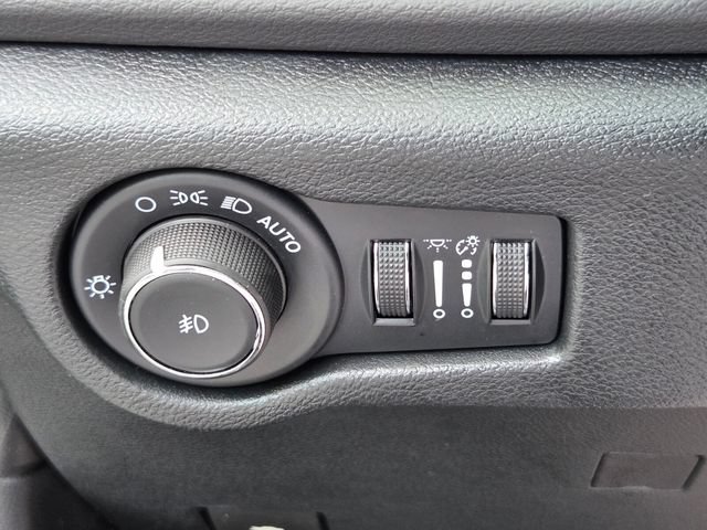 Used 2026 Chrysler Pacifica Select FWD image 25