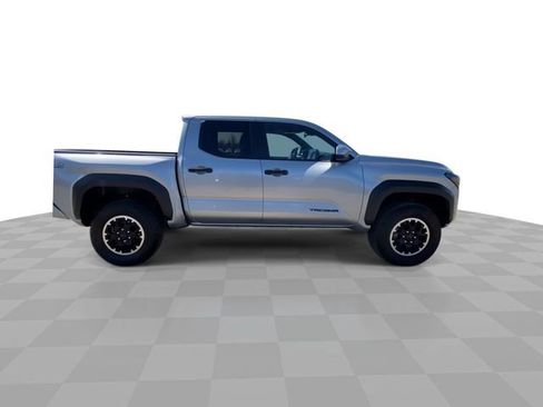 Used 2025 Toyota Tacoma TRD Off-Road image 3