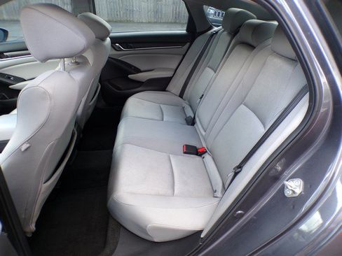 Used 2018 Honda Accord EX image 10