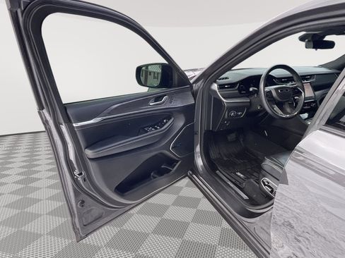 Used 2022 Jeep Grand Cherokee L Overland w/ Luxury Tech Group IV image 20