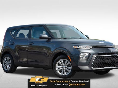 Used 2022 Kia Soul LX FWD image 3