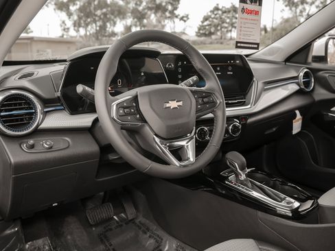 New 2026 Chevrolet Trax LT w/ Driver Confidence Package image 15